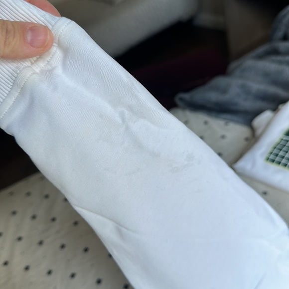 Lulu Kids lightweight sweatshirt top. Size 4/5 - Picture 2 of 4